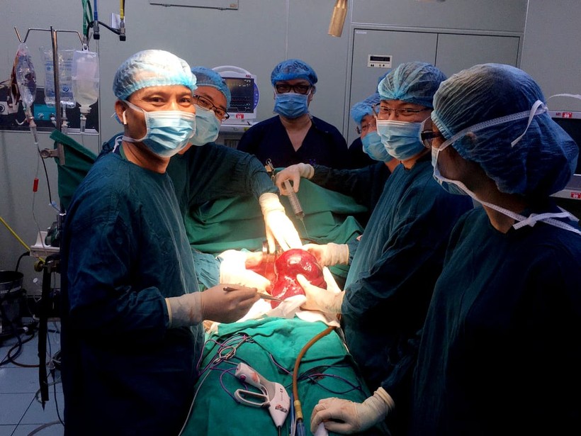 Phẫu thuật thành công lấy khối u gan 3kg thể hiếm cho sản phụ sắp sinh con