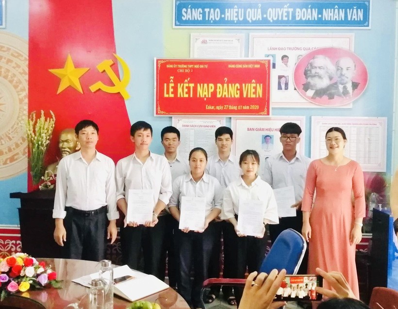 Kết nạp Đảng trong trường học – niềm vinh dự của học sinh Đắk Lắk