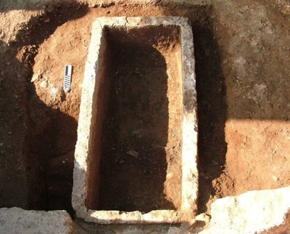 Một ngôi mộ 2.800 năm tuổi được phát hiện tại thành phố cổ Corinth, Hy Lạp. 