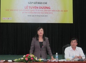 TS Nguyễn Thị Nghĩa - Thứ trưởng Bộ GD&ĐT phát biểu tại cuộc họp