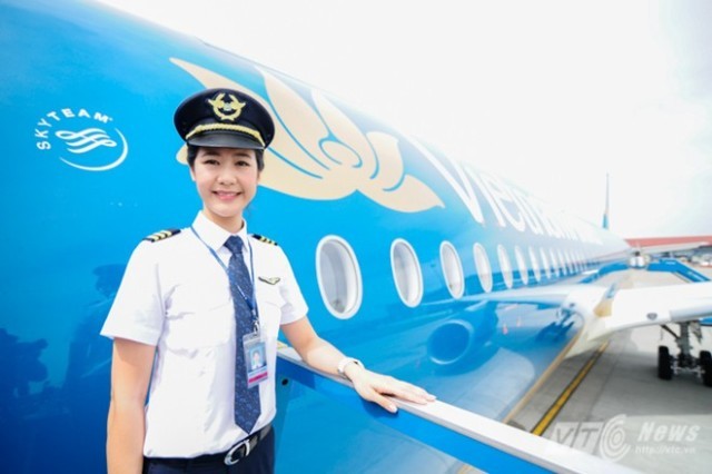Nhan sắc nữ cơ trưởng đầu tiên của Vietnam Airlines