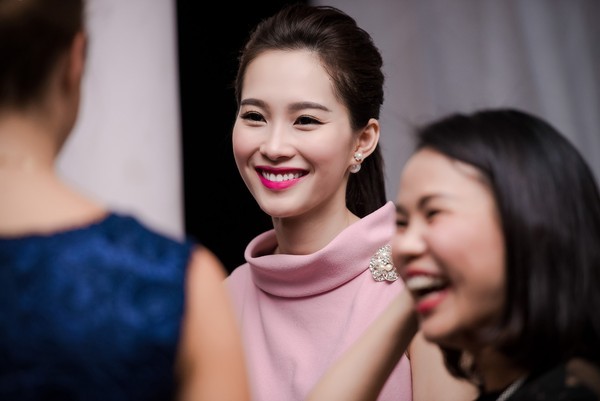 Hoa hậu Thu Thảo lại “gây thương nhớ” với vẻ đẹp không tì vết