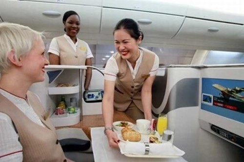 Lộ bí mật “khó tin” bên trong “lò” đào tạo nữ tiếp viên hàng không