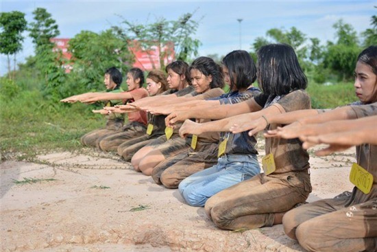 Sinh viên Thái Lan ám ảnh với những trò chơi nhập môn bạo lực, tàn nhẫn