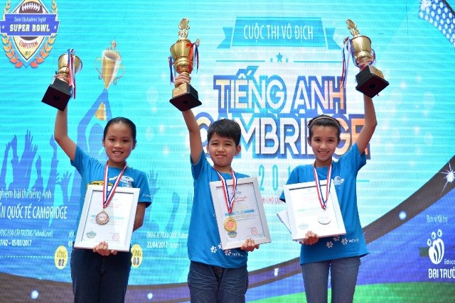 Các thí sinh đoạt giải cao nhất tại cuộc thi