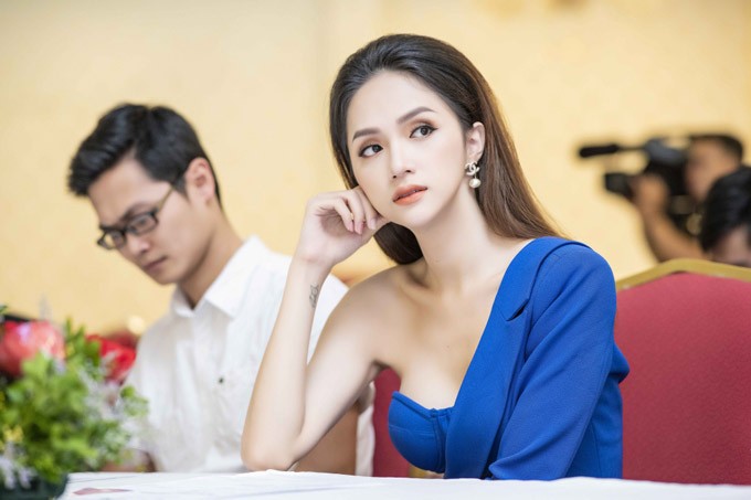 Hoa hậu chuyển giới Hương Giang khoe vóc dáng mỏng manh