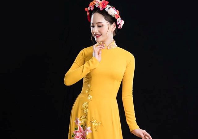 Diễn viên Lan Phương giống Bảo Thanh khi mặc áo dài truyền thống