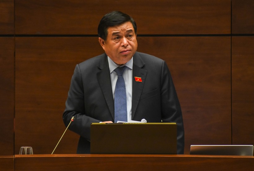 Bộ trưởng Bộ Kế hoạch và Đầu tư nhiệm kỳ 2016-2021 Nguyễn Chí Dũng giải trình làm rõ một số vấn đề đại biểu Quốc hội quan tâm. Ảnh: Quang Khánh.