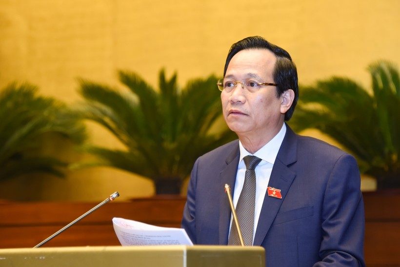 Bộ trưởng Bộ Lao động - Thương binh và Xã hội Đào Ngọc Dung trình bày báo cáo trước Quốc hội 