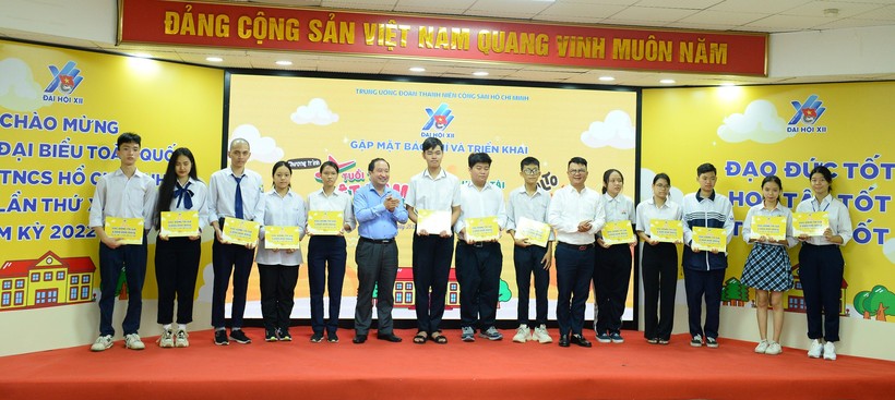 Tuổi trẻ Việt Nam - Rèn đức luyện tài, dẫn dắt tương lai
