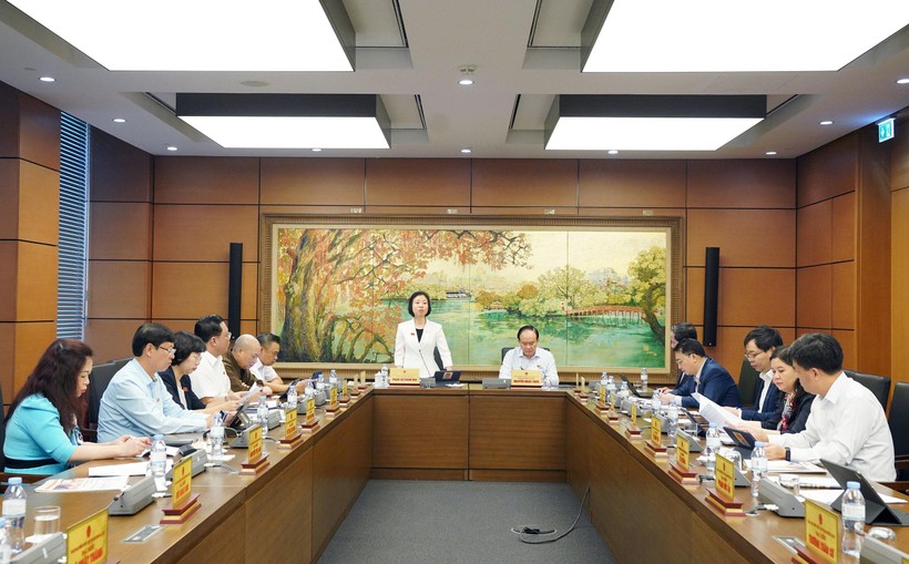 Toàn cảnh phiên thảo luận Tổ 1, Đoàn ĐBQH thành phố Hà Nội tại Kỳ họp thứ 4.