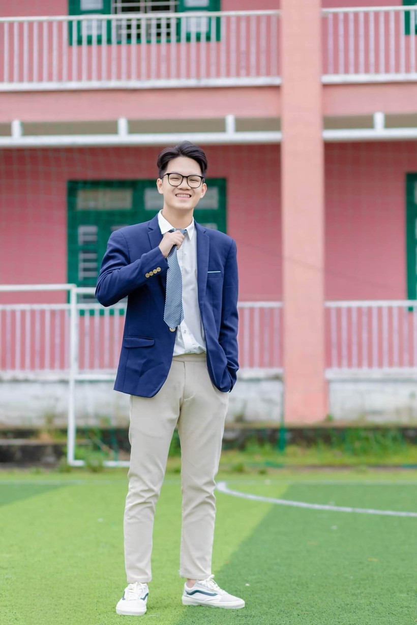 Lê Hoàng Nguyên, học sinh Chuyên Toán trường THPT Chuyên Lê Quý Đôn (Quảng Trị) năm học 2019 -2022.