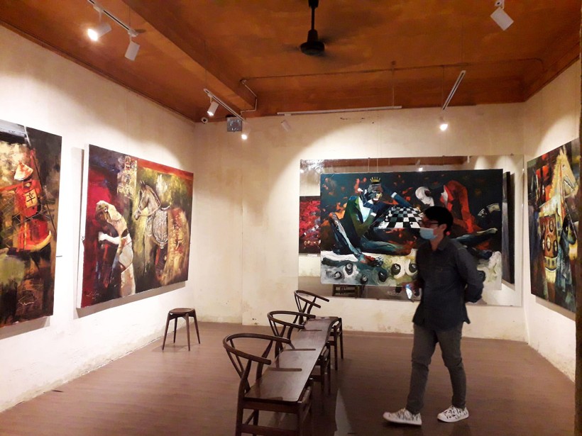 Triển lãm 'Xứ thần kinh' diễn ra tại không gian nghệ thuật Mây Artspace (36/70 Nguyễn Gia Trí, quận Bình Thạnh – TPHCM) đến hết ngày 23/10.
