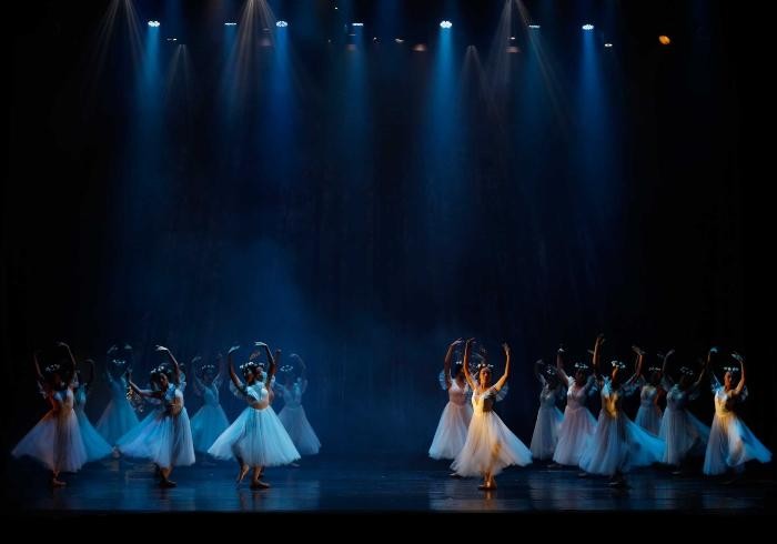 Vở vũ kịch ballet Giselle trở lại với khán giả TPHCM trong hai đêm 21-22/10 tại Nhà hát Thành phố.