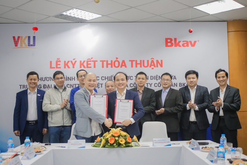 Trường VKU ký kết hợp tác toàn diện với Tập đoàn Công nghệ Bkav tại Hà Nội. 