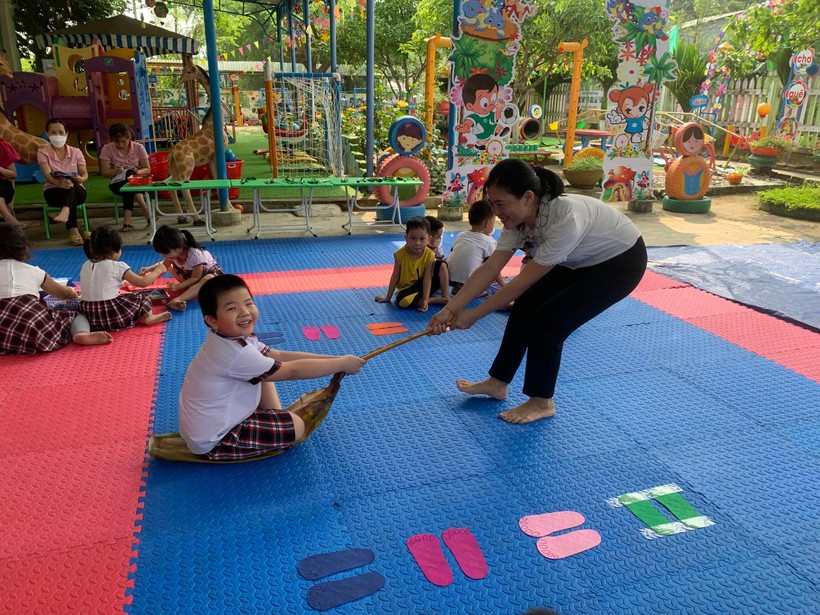 Trẻ mầm non ở tỉnh Quảng Nam đang tham gia các hoạt động trong trường. 