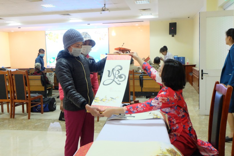 Chuyến xe nghĩa tình đưa bệnh nhân nghèo ở Đà Nẵng về quê đón Tết ảnh 3
