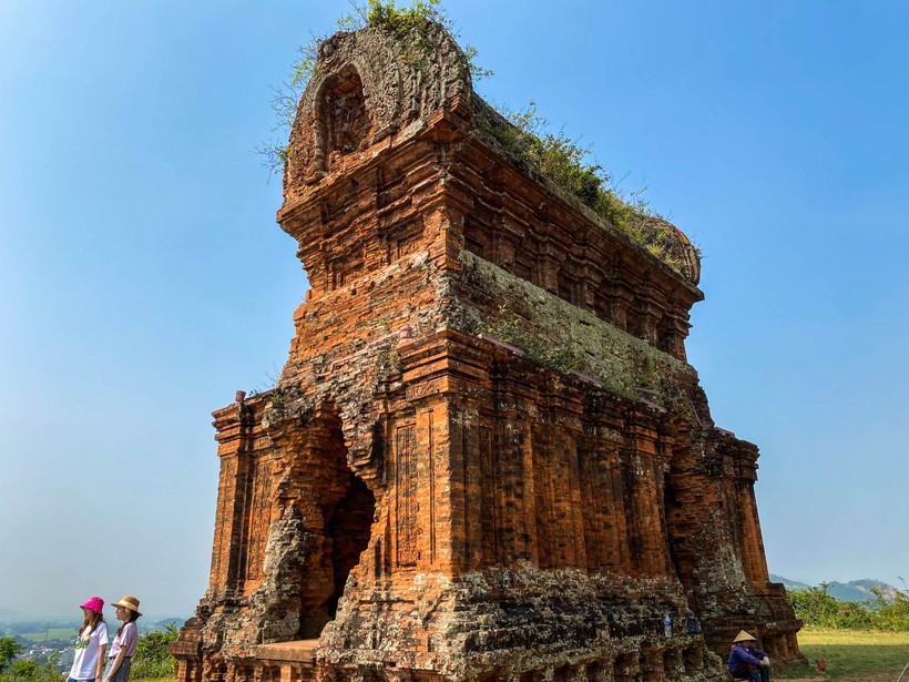 Tháp Bánh Ít đẹp cổ kính giữa lòng Bình Định - Ảnh 39.