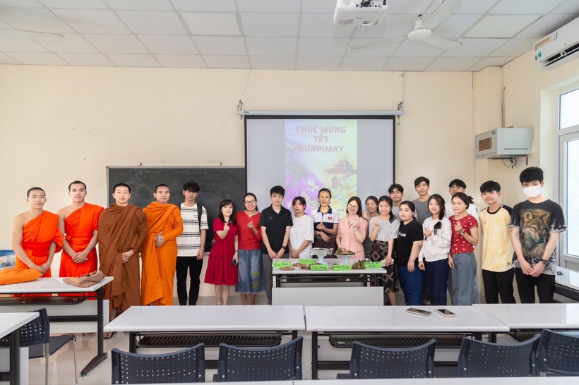 Sinh viên Lào xúc động đón Tết Bunpimay trên đất Việt ảnh 3