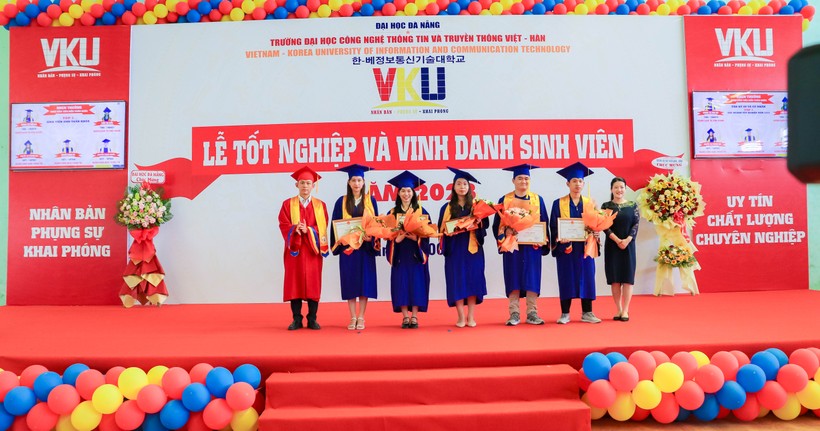 Trường VKU trao bằng tốt nghiệp cho gần 200 tân Kỹ sư, Cử nhân ảnh 1