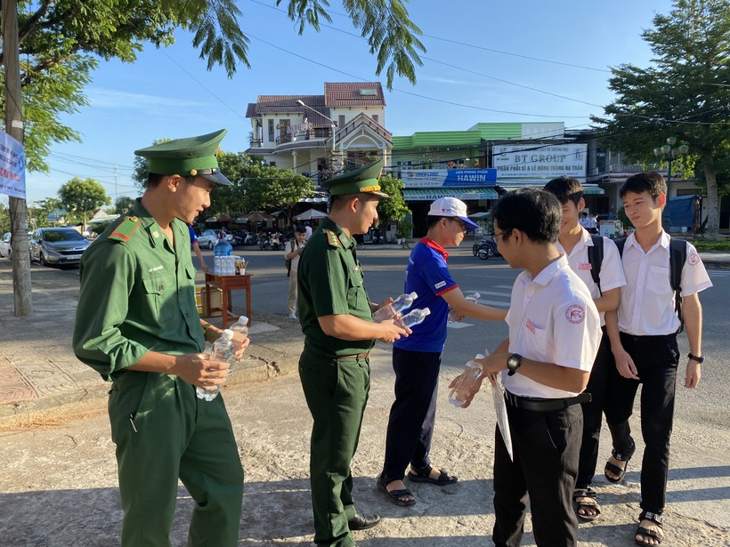 BĐBP tỉnh Quảng Nam ở xã đảo Tam Hải hỗ trợ tiếp sức mùa thi ảnh 2