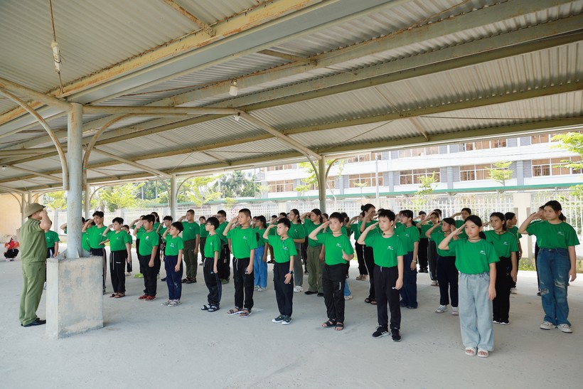 Học sinh lớp 6 FPT Đà Nẵng ‘nhập ngũ’ đầu năm học ảnh 1