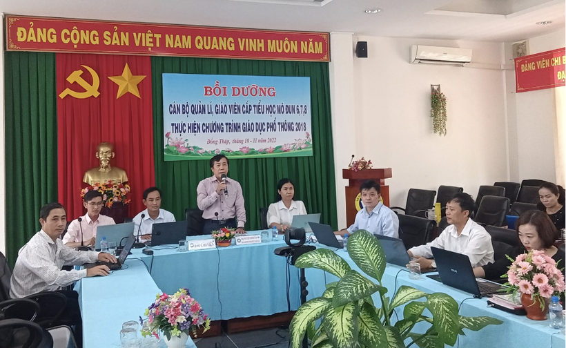 Ông Nguyễn Minh Tâm, Phó Giám đốc Sở GD&ĐT Đồng Tháp phát biểu chỉ đạo lớp bồi dưỡng.