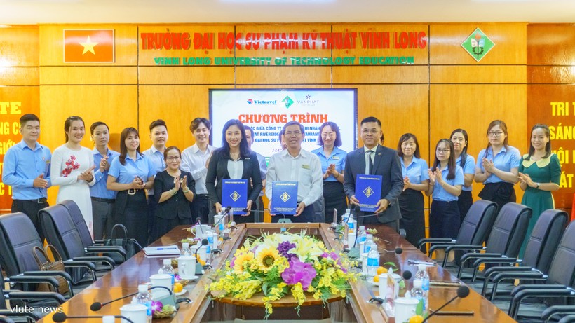 Trường ĐH Sư phạm Kỹ thuật Vĩnh Long ký kết hợp tác với các doanh nghiệp.