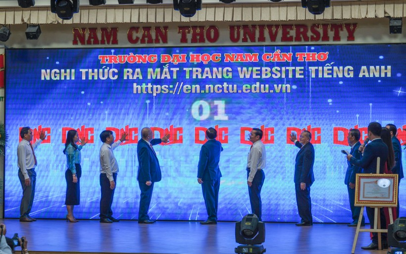 Trường ĐH Nam Cần Thơ đón nhận bằng khen của Thủ tướng Chính phủ ảnh 3