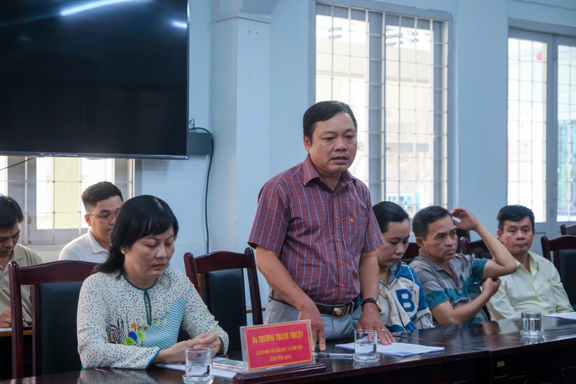 Đại diện lãnh đạo Ngành GD tỉnh và huyện Vũng Liêm chia sẻ tại buổi làm việc. ảnh 2