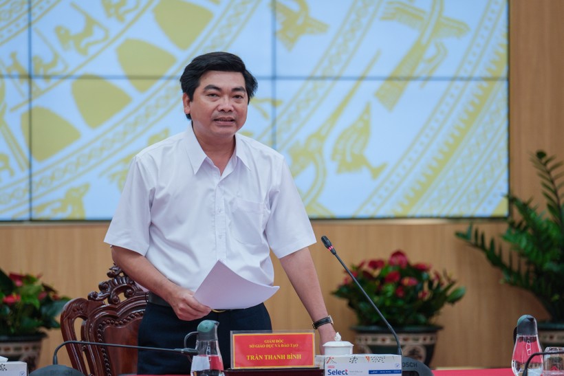 Ông Trần Thanh Bình, Giám đốc Sở GD&ĐT khẳng định triển khai thu phí không dùng tiền mặt trong trường học phải linh hoạt với nhiều hình thức đảm bảo thuận lợi cho phụ huynh. ảnh 1