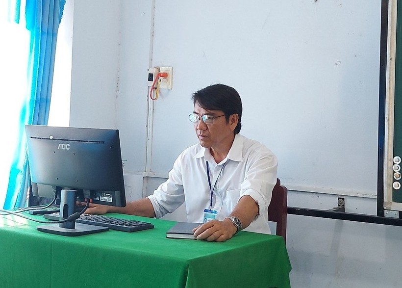 Thầy giáo Nguyễn Thanh Tùng – giáo viên Mỹ thuật Trường THCS Nguyễn Văn Tiệp.