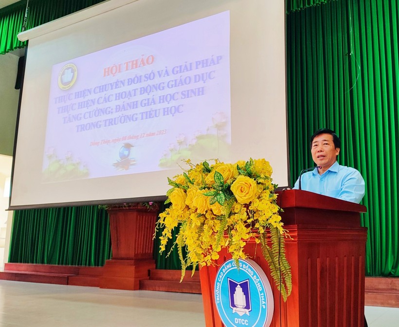 Ông Nguyễn Minh Tâm, Phó Giám đốc Sở GD&amp;ĐT Đồng Tháp, Chủ tịch Hội đồng chuyên môn (HĐCM) cấp Tỉnh, phát biểu tại hội thảo