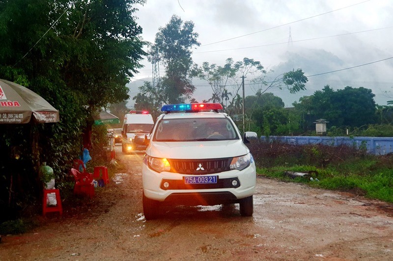 Xe cứu thương đưa thi thể ông Nguyễn Văn Bình về Bệnh viện Quân y 268.