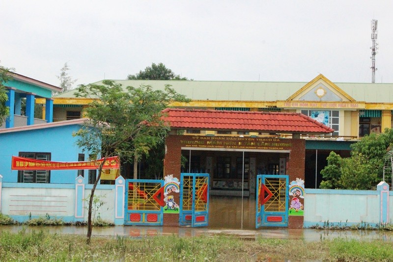 Các trường học tại địa bàn Hà Tĩnh nghỉ học do mưa lũ.