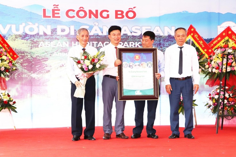 BQL Vườn Quốc gia Vũ Quang đón nhận danh hiệu “Vườn di sản ASEAN”.
