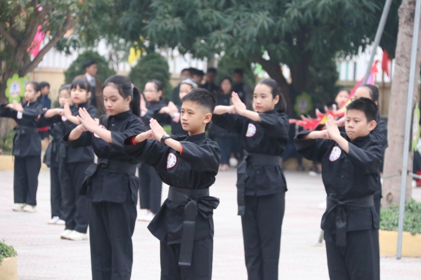Đại hội điền kinh – Thể thao TP Hà Tĩnh tổ chức khai mạc tại Trường THCS Nguyên Du.