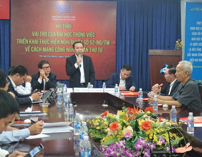 PGS.TS Vũ Hải Quân, Phó Giám đốc ĐH Quốc gia TP.HCM chia sẻ tại hội thảo.