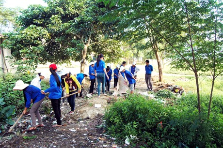 Đoàn thanh niên góp phần làm sạch môi trường (Internet)