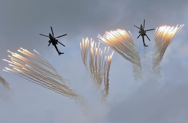Không quân Nga phô diễn sức mạnh tại Crimea, Ukraine
