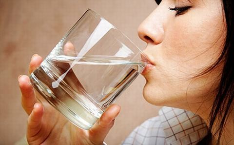 Uống nước vào buổi sáng là liều thuốc tự nhiên cực tốt cho sức khỏe.