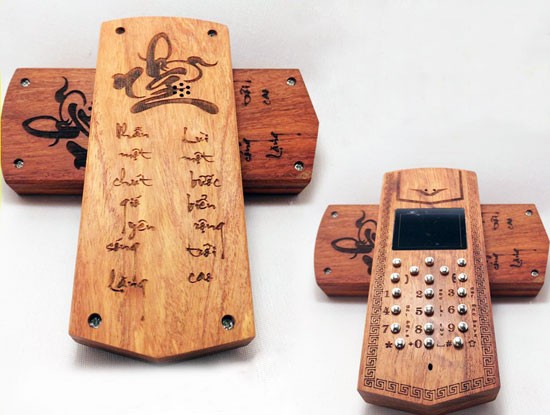 Một mẫu điện thoại khắc chữ "Nhẫn".