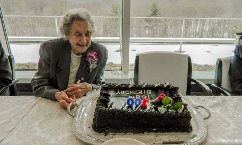 Nữ gián điệp McIntosh mới đón sinh nhật lần thứ 100 tại trụ sở CIA.
