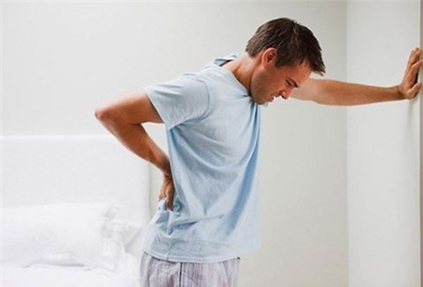 Dấu hiệu cảnh báo ung thư tuyến tụy là đau xuất hiện ở vùng bụng trên và đôi khi lan ra sau lưng.
