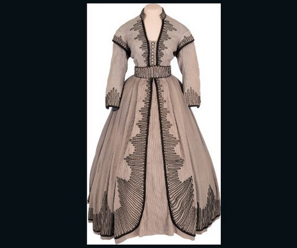 Bộ váy mà nhân vật Scarlett O"Hara mặc trong phim "Cuốn theo chiều gió" được trả giá 137.000 USD. (Nguồn: AP)