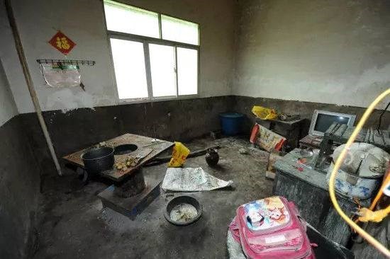 Căn phòng nơi 4 em nhỏ cùng nhau tự sát do thiếu tình thương yêu của cha mẹ. (Nguồn: CCTVNews)