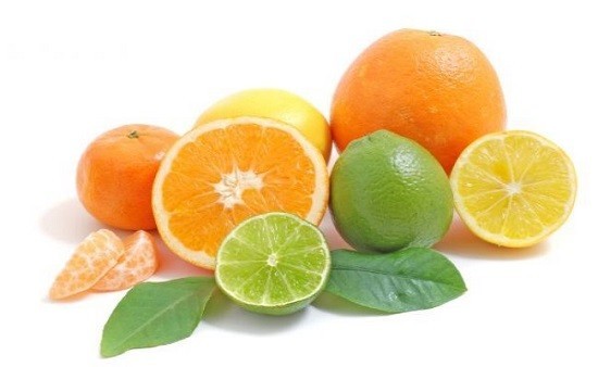 Cam, quýt, chanh... là những loại quả giàu vitamin C rất tốt cho người bị bệnh zona thần kinh. Ảnh: Findhomeremedy.
