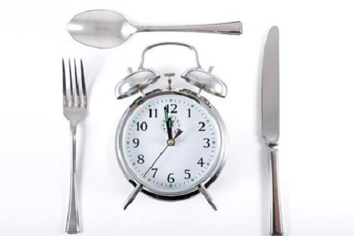 Ăn sáng, trưa, tối lúc mấy giờ để không tăng cân?