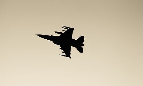 F-16 của Đan Mạch lao xuống biển khi đang diễn tập