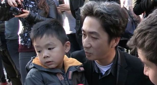 Khủng bố ở Paris: Cha con gốc Việt khiến nhiều người bật khóc